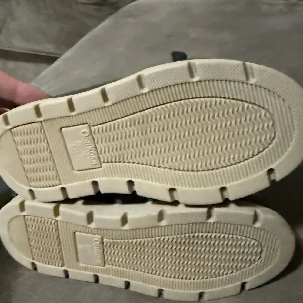NWT- OshKosh B'gosh Gray Kids Sneakers- Size 9